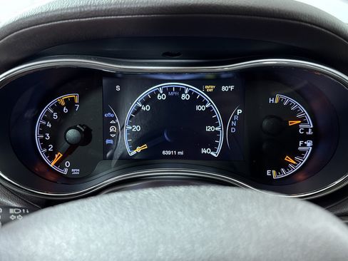 Used 2018 Jeep Grand Cherokee Overland AWD/4WD image 12
