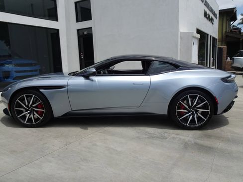 Used 2018 Aston Martin DB11 V12 RWD image 3