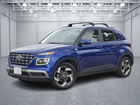 Used 2024 Hyundai Venue Limited FWD image 1