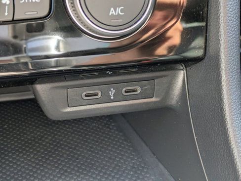 Used 2022 Volkswagen Jetta SE image 19