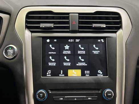 Used 2018 Ford Fusion SE w/ Fusion SE Technology Package image 16