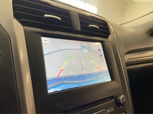 Used 2017 Ford Fusion SE image 27