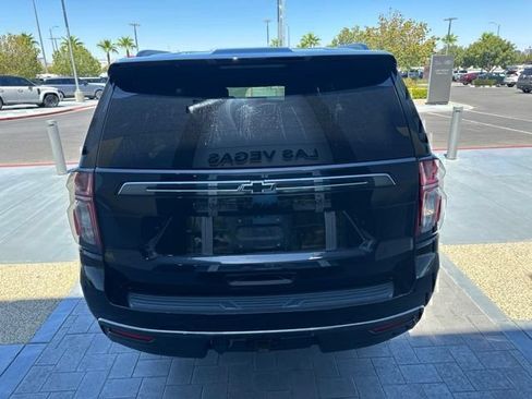 Used 2021 Chevrolet Suburban Z71 w/ Luxury Package AWD/4WD image 6