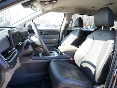 Certified 2025 Kia Carnival image 35