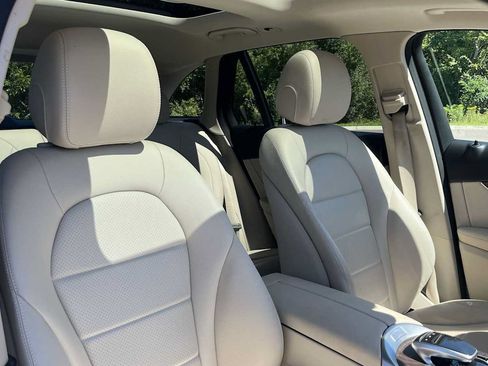 Used 2019 Mercedes-Benz GLC 300 4MATIC image 35