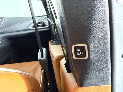 Certified 2024 Chrysler Pacifica Pinnacle image 34