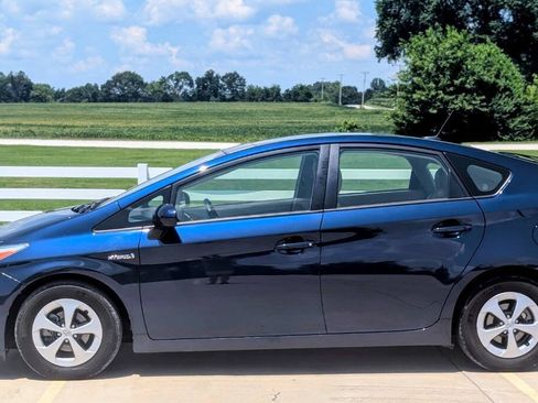 Used 2014 Toyota Prius Four w/ Solar Roof Package FWD image 5