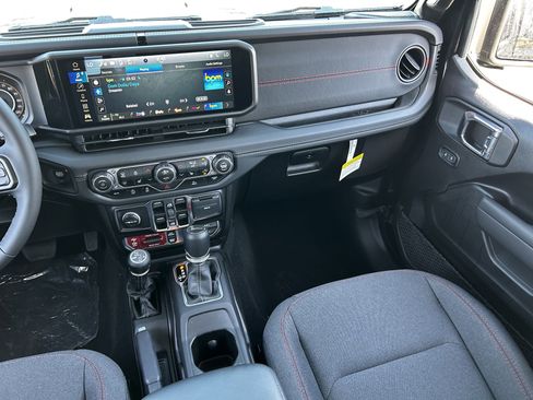 New 2025 Jeep Gladiator Rubicon w/ Convenience Group image 13