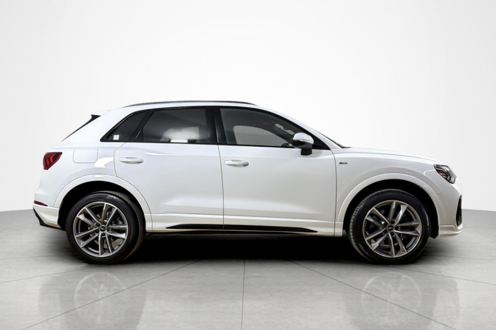 Used 2024 Audi Q3 2.0T Premium w/ Convenience Package AWD/4WD image 6
