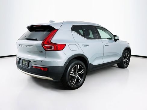 Used 2025 Volvo XC40 B5 Core image 9