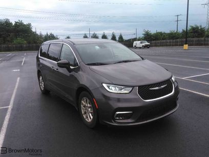 Used 2023 Chrysler Pacifica Touring-L