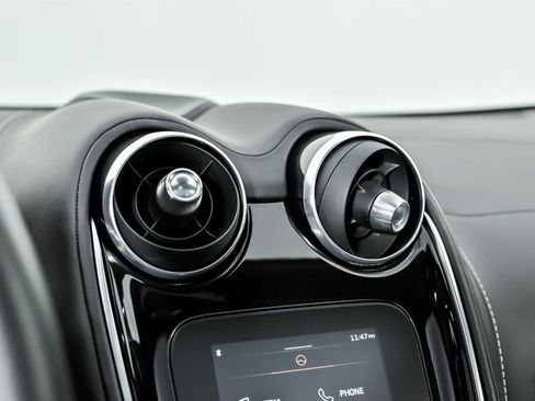 Used 2021 McLaren GT image 32
