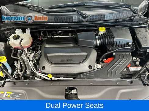 Used 2024 Chrysler Pacifica Touring-L AWD/4WD image 12
