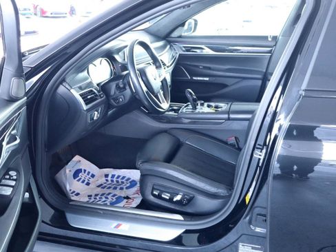 Used 2018 BMW 750i RWD image 14