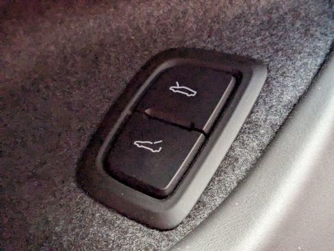 Used 2021 Chevrolet Corvette Stingray Premium Cpe w/ Z51 Performance Package RWD image 35