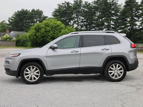 Used 2017 Jeep Cherokee Limited AWD/4WD image 2