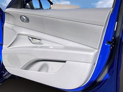 Used 2023 Hyundai Elantra Blue image 23