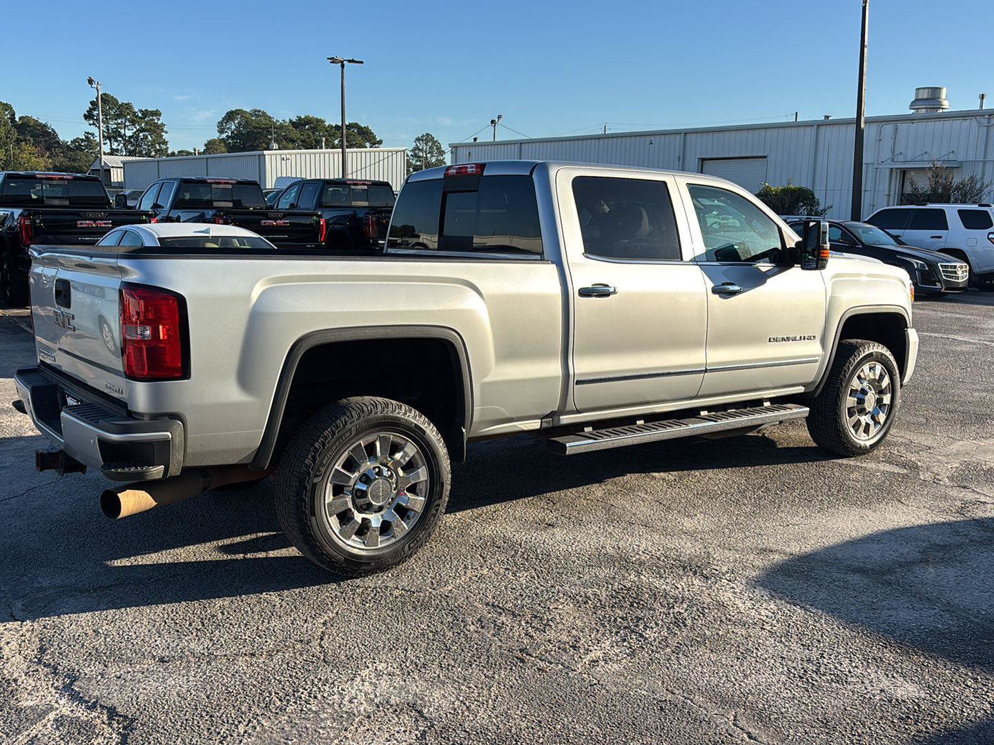Used 2018 GMC Sierra 2500 Denali w/ Duramax Plus Package AWD/4WD image 7