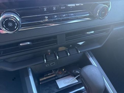 Certified 2023 Chevrolet Colorado Trail Boss w/ Technology Package image 50