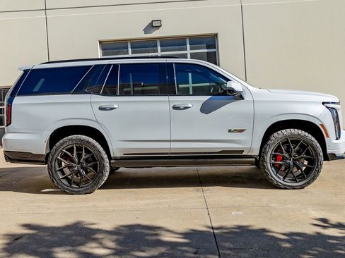 Used 2026 Cadillac Escalade V AWD/4WD image 11