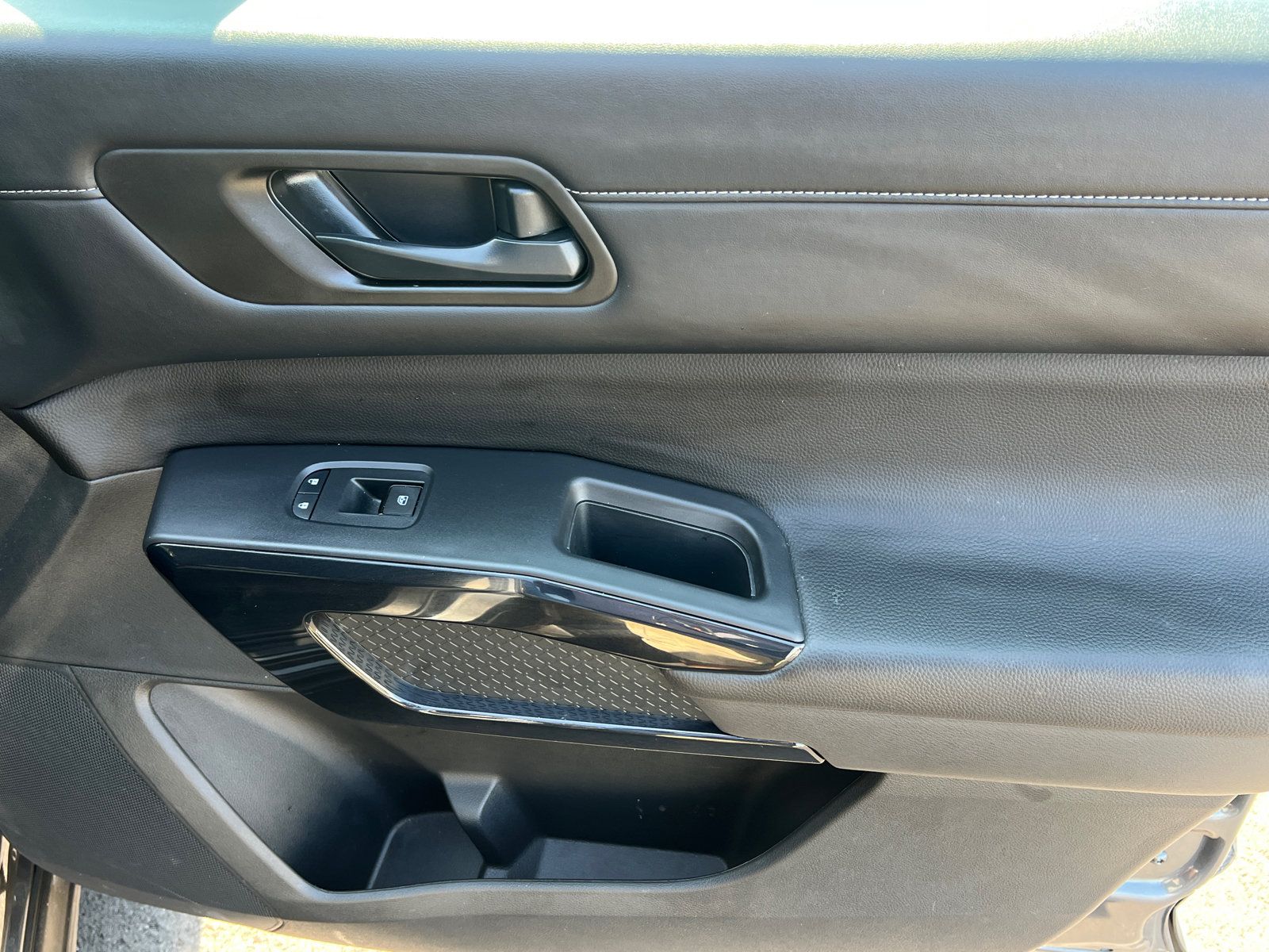 Used 2025 Nissan Pathfinder S FWD image 14