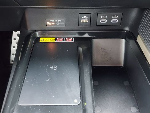 Used 2025 Toyota Camry SE FWD image 24