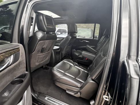 Used 2019 Cadillac Escalade ESV Platinum RWD image 16