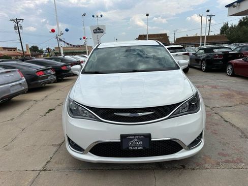 Used 2018 Chrysler Pacifica Touring Plus w/ Tire & Wheel Group FWD image 2