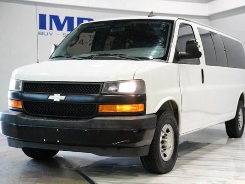 Used 2020 Chevrolet Express 2500 Extended RWD image 1