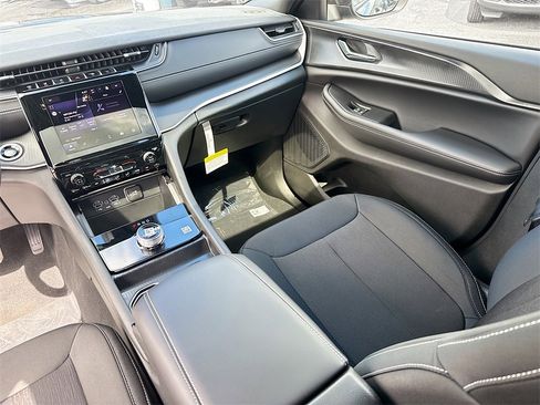 New 2025 Jeep Grand Cherokee Laredo X image 24