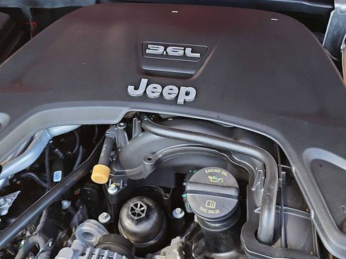 Used 2021 Jeep Gladiator Sport AWD/4WD image 13