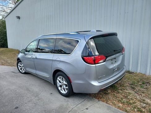 Used 2020 Chrysler Pacifica Limited w/ Advanced Safetytec Group image 3
