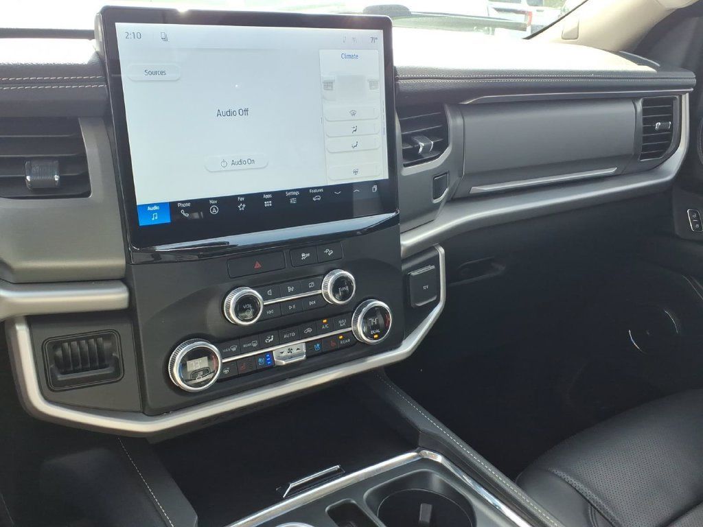 Used 2023 Ford Expedition XLT AWD/4WD image 26