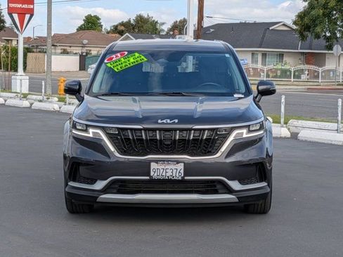 Used 2023 Kia Carnival LX image 2