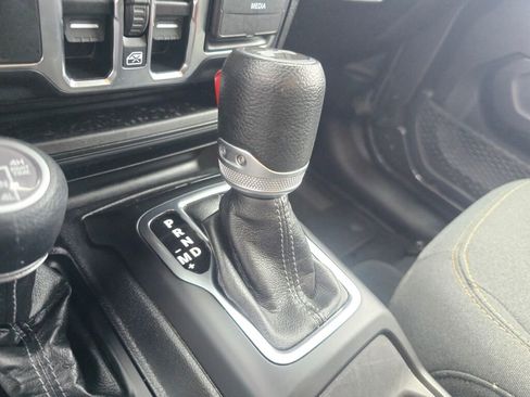 Used 2024 Jeep Wrangler Unlimited image 26