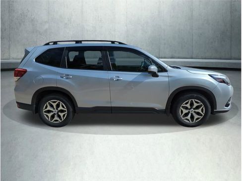 Used 2023 Subaru Forester Premium AWD/4WD image 7