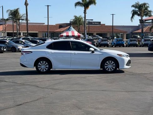 Used 2020 Toyota Camry LE w/ Carpet Mat Package FWD image 4