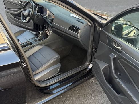 Used 2024 Volkswagen Jetta SE FWD image 25