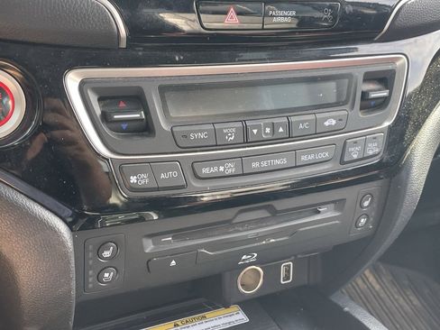 Used 2019 Honda Pilot Elite image 6