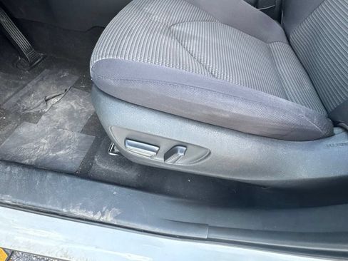 Used 2023 Toyota Highlander LE FWD image 26