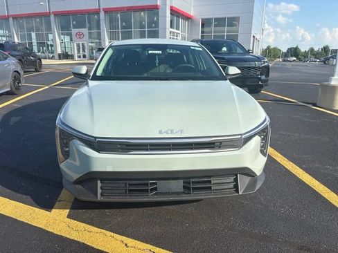Used 2025 Kia K4 FWD image 2