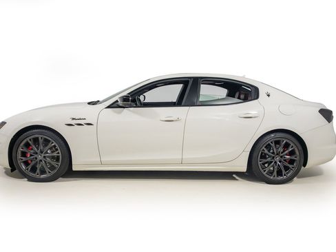 Used 2022 Maserati Ghibli Modena Q4 image 3