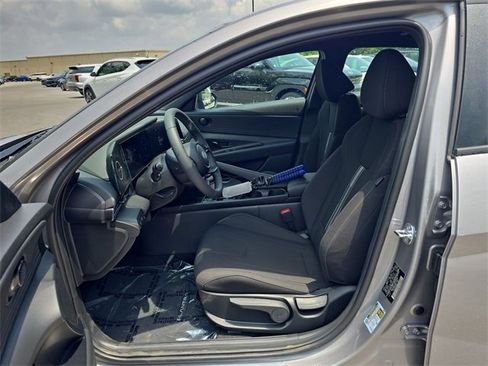New 2025 Hyundai Elantra SEL image 11