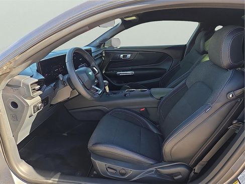 Used 2024 Ford Mustang Coupe image 9