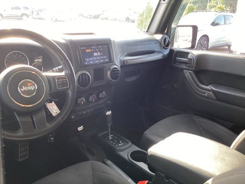 Used 2017 Jeep Wrangler Unlimited Sport w/ Connectivity Group AWD/4WD image 14
