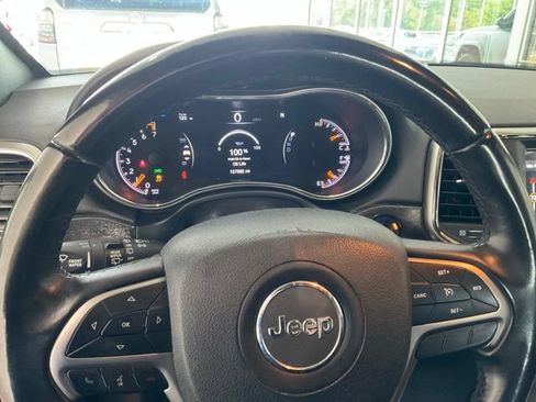 Used 2018 Jeep Grand Cherokee Laredo RWD image 5