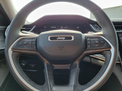 Used 2023 Jeep Grand Cherokee L Limited w/ Luxury Tech Group II AWD/4WD image 14