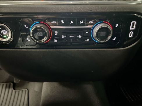 Used 2023 Chevrolet Silverado 1500 LT AWD/4WD image 17