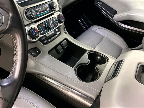 Used 2020 Chevrolet Suburban LT RWD image 15