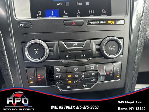 Used 2019 Ford Explorer XLT w/ Equipment Group 202A AWD/4WD image 17